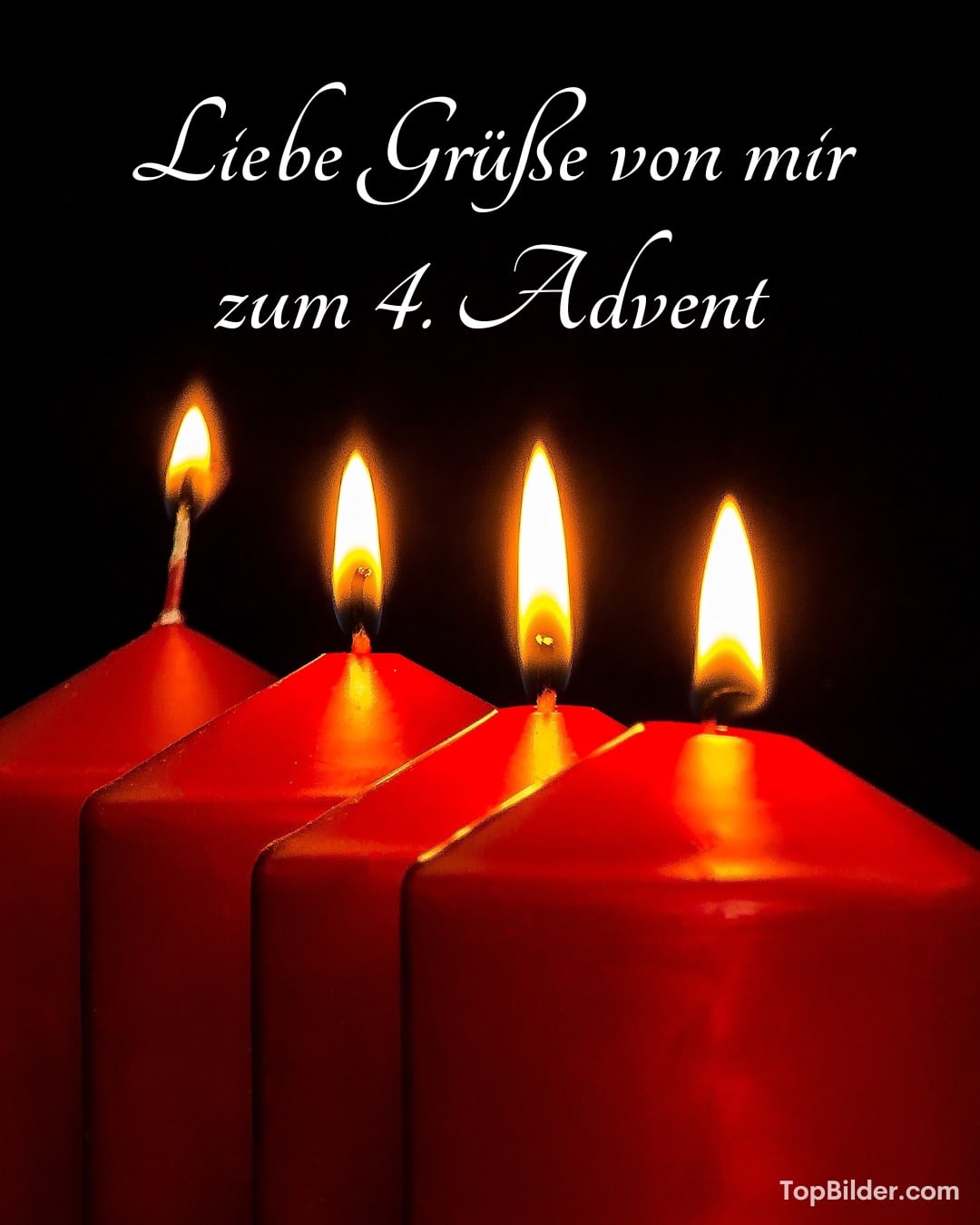 Vier brennende rote Kerzen vor schwarzem Hintergrund, darüber Adventsgruß in weißer Schrift